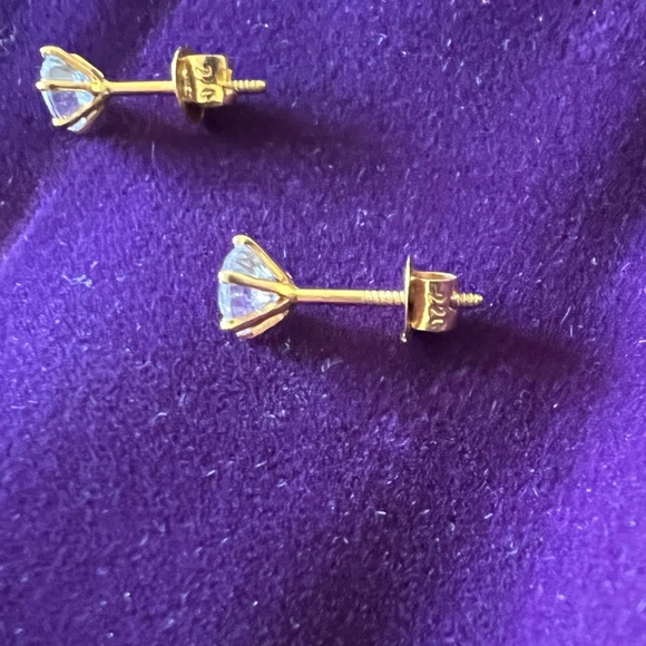22kt pure gold cubic zircon stud earrings - Picture 4 of 4